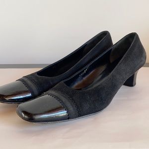 Vintage Ferragamo black heels